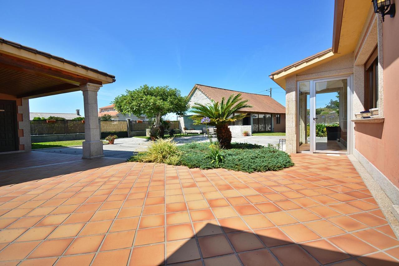 Galihost - Casa Con Precioso Jardin En Vilanova De Arousa Экстерьер фото